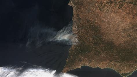 feuer algarve|Portugal wildfires: New satellite image shows blaze sweeping。